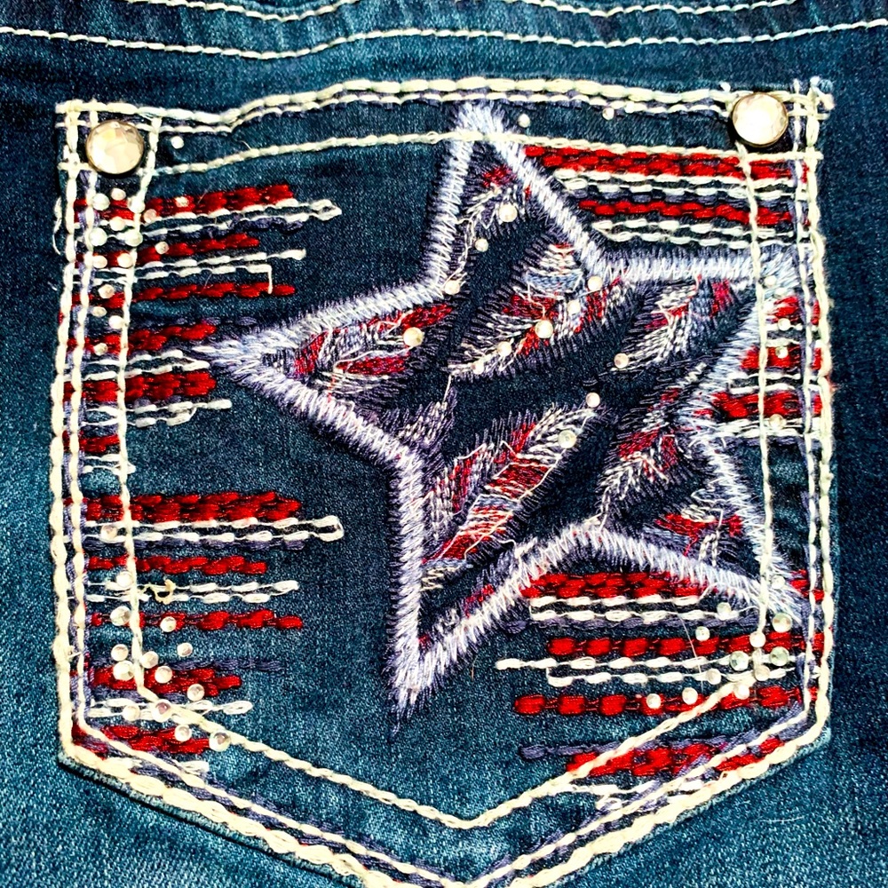 Super Cute and Blingy Wallflower jean shorts. New without tags, size 15.